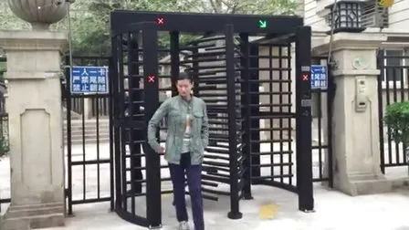 Elektrisches Drehkreuz mit biometrischer Steuerung in voller Höhe